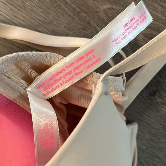 Pink by Victoria’s Secret wear everywhere front closure push up
Bra 36D - Picture 4 of 4